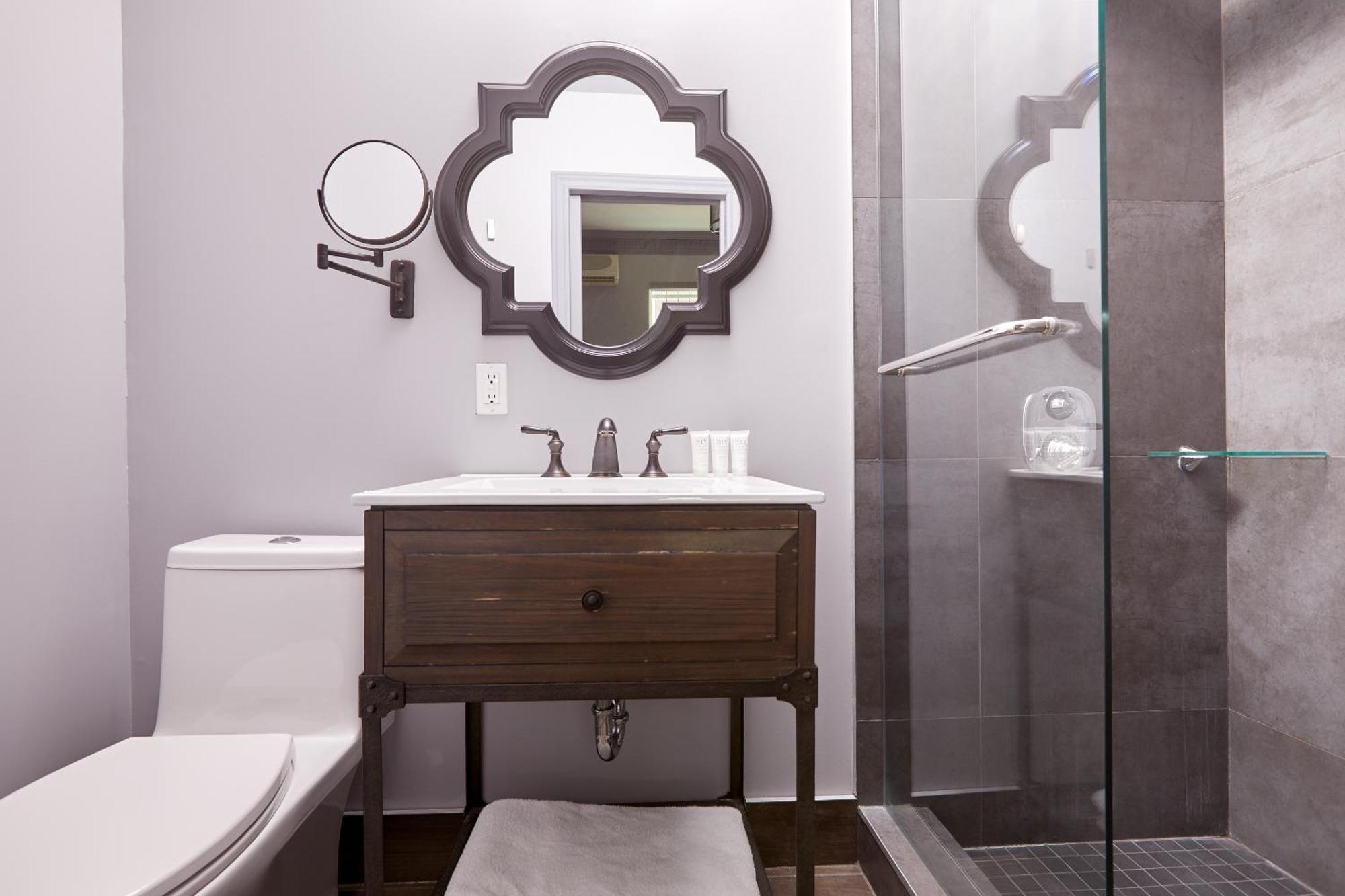 La Tumu Boutique Hotel トロント エクステリア 写真